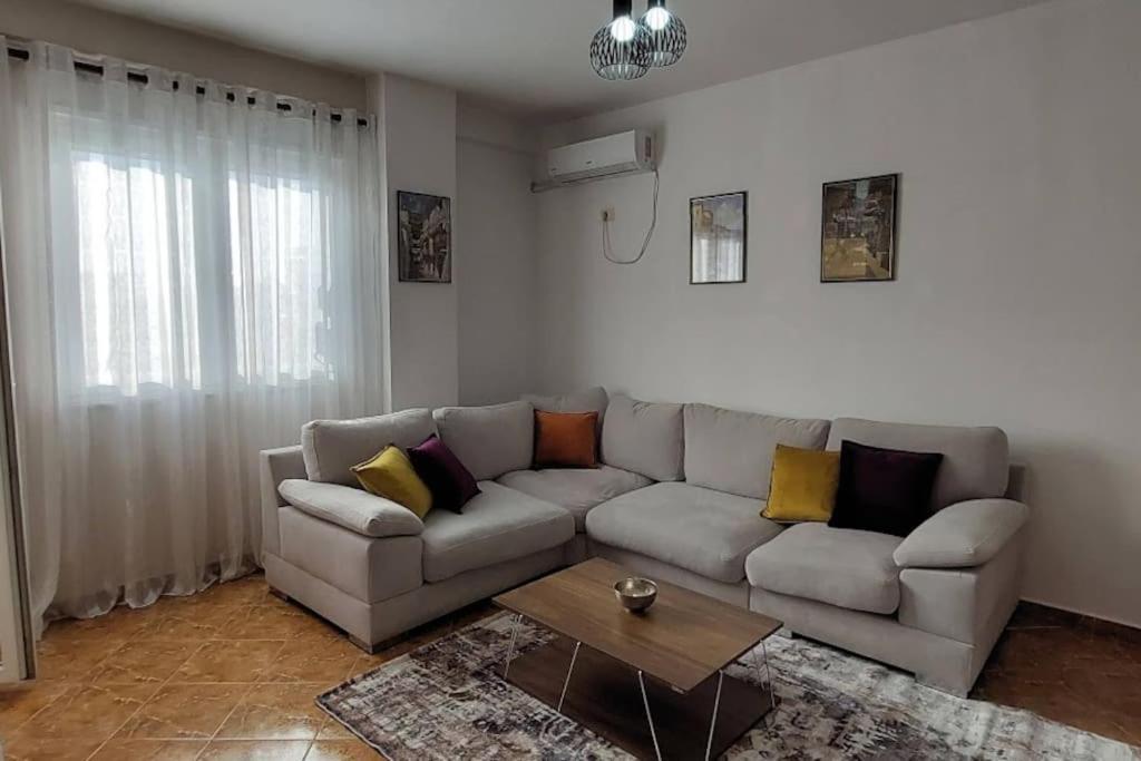 Cozy Sunlit Apartment With Scenic Balcony View Τίρανα Εξωτερικό φωτογραφία