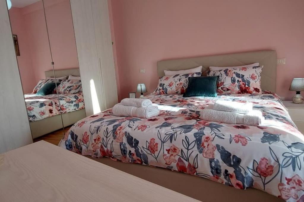 Cozy Sunlit Apartment With Scenic Balcony View Τίρανα Εξωτερικό φωτογραφία