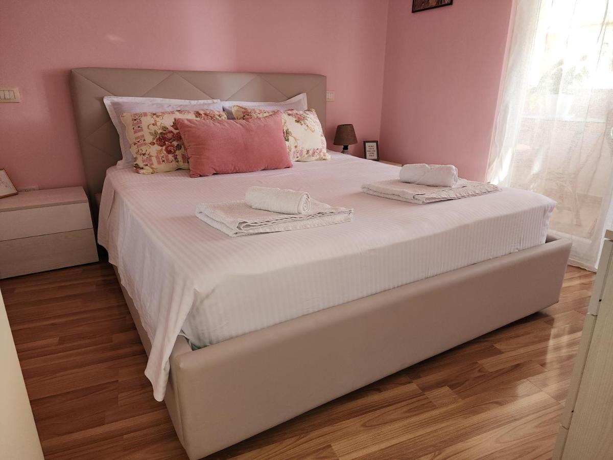 Cozy Sunlit Apartment With Scenic Balcony View Τίρανα Εξωτερικό φωτογραφία